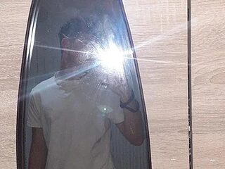--hot-boy-- live webcam thumbnail