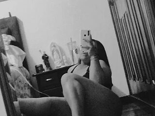 -Queenie live webcam thumbnail