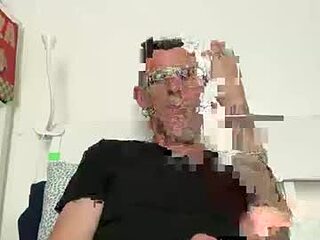 1_hot_minute live webcam thumbnail