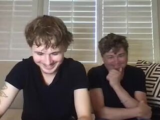 2hungboys live webcam thumbnail