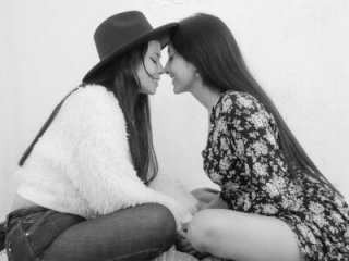 2SummerLove1 live webcam thumbnail