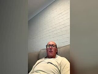 82avareageguy live webcam thumbnail