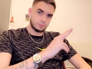 8inchstallion live webcam thumbnail
