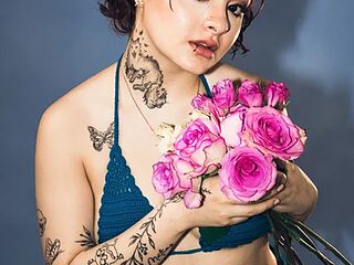 _EmilyRouge_ live webcam thumbnail