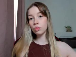 _emiliaaa live webcam thumbnail