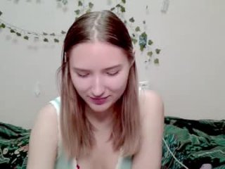 _kikiclark_ live webcam thumbnail