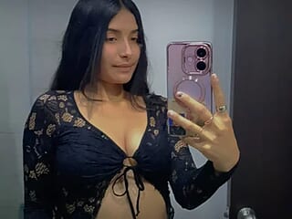 _Naomy-1 live webcam thumbnail