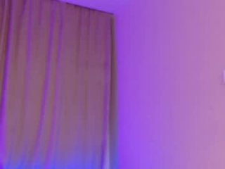 _twobigreasons live webcam thumbnail