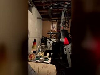 _xxxuncutgrower live webcam thumbnail