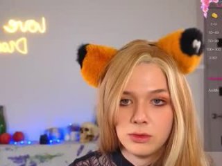 _yourfoxy_ live webcam thumbnail