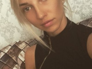 Adelina0001 live webcam thumbnail