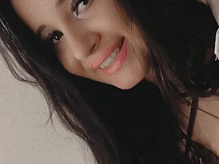 AdelineMoon live webcam thumbnail