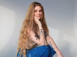 Adell_Love live webcam thumbnail