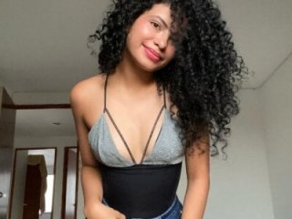 Adut_Akech live webcam thumbnail