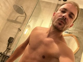 Adventurehotman live webcam thumbnail