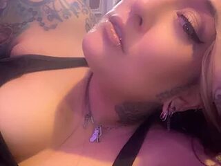 addiashtray live webcam thumbnail