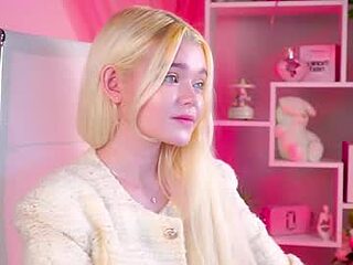adelecartier live webcam thumbnail
