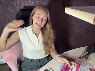 adeliacecil live webcam thumbnail