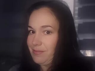 adelinegirly live webcam thumbnail