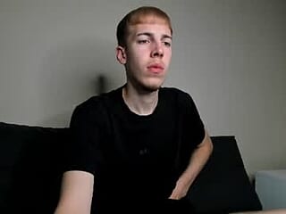 adrian_ashford live webcam thumbnail