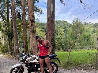 adrian_friends live webcam thumbnail