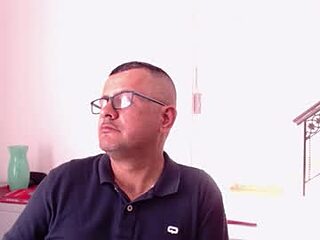 afroditaandsoffi live webcam thumbnail