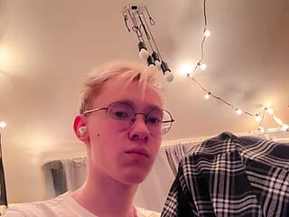 AidenGrant live webcam thumbnail