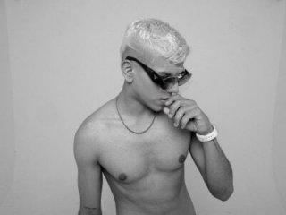 Alam_Brownn_ live webcam thumbnail