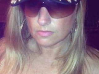 Aleesa_milfxo live webcam thumbnail