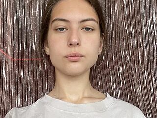 AlesiaGrainger live webcam thumbnail