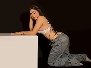 Alessiiia__ live webcam thumbnail
