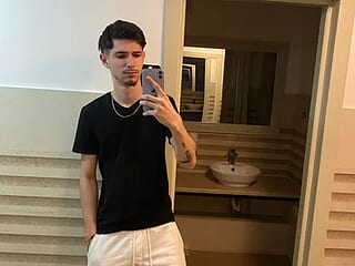 AlexVrXxx1 live webcam thumbnail
