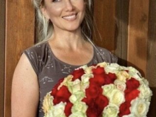 AliceSwan4011 live webcam thumbnail