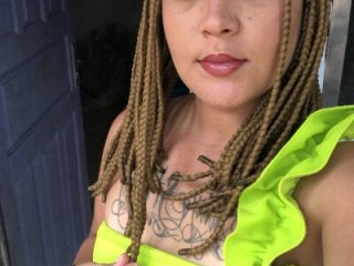 AliceXmoore live webcam thumbnail