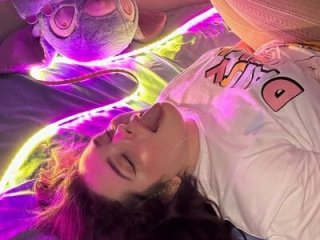 Alice_next_door live webcam thumbnail