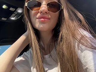 AlinaLove3213 live webcam thumbnail