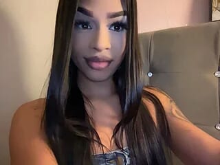AllizaLowy live webcam thumbnail