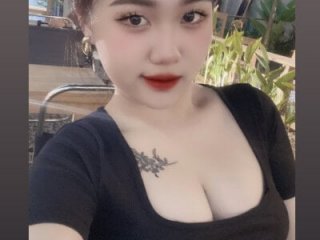 Almira6868 live webcam thumbnail