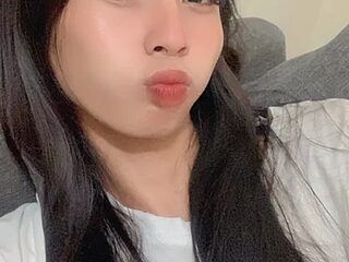 AlmiraFhayee live webcam thumbnail