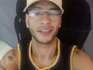 Alphamaster_92 live webcam thumbnail