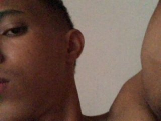 Alvarozzxv live webcam thumbnail