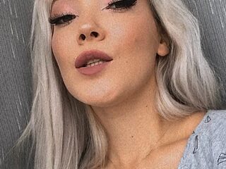 AlyraMoon live webcam thumbnail