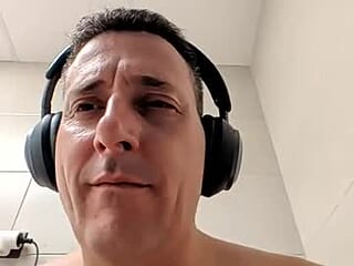 albertotzz80 live webcam thumbnail