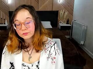 aleks_caste live webcam thumbnail