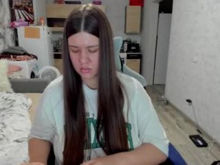 aletta_oushen live webcam thumbnail