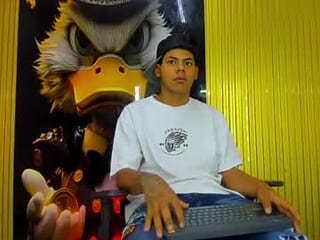 alexi_hot23 live webcam thumbnail