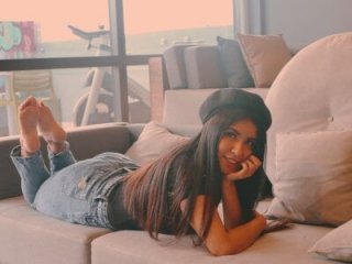 alice_middlee live webcam thumbnail