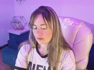 alicia_thompsonn live webcam thumbnail