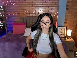 alina_honeyx live webcam thumbnail