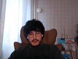 alone_at_homee live webcam thumbnail